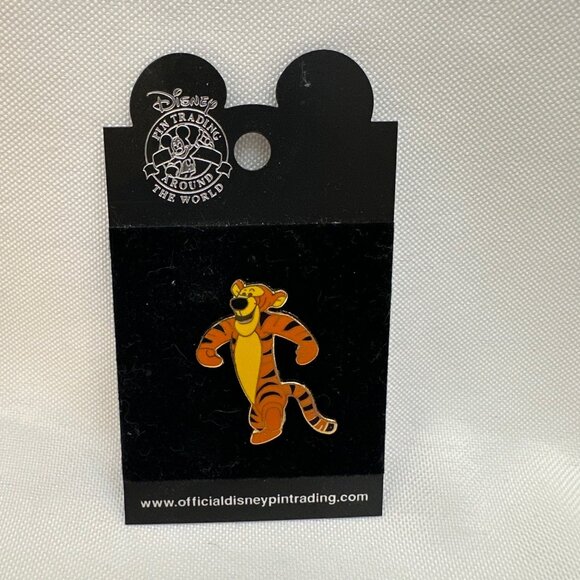 Disney Winnie The Pooh Tigger Name Tag Trading Pin Authentic Licensed Collection - Picture 1 of 2